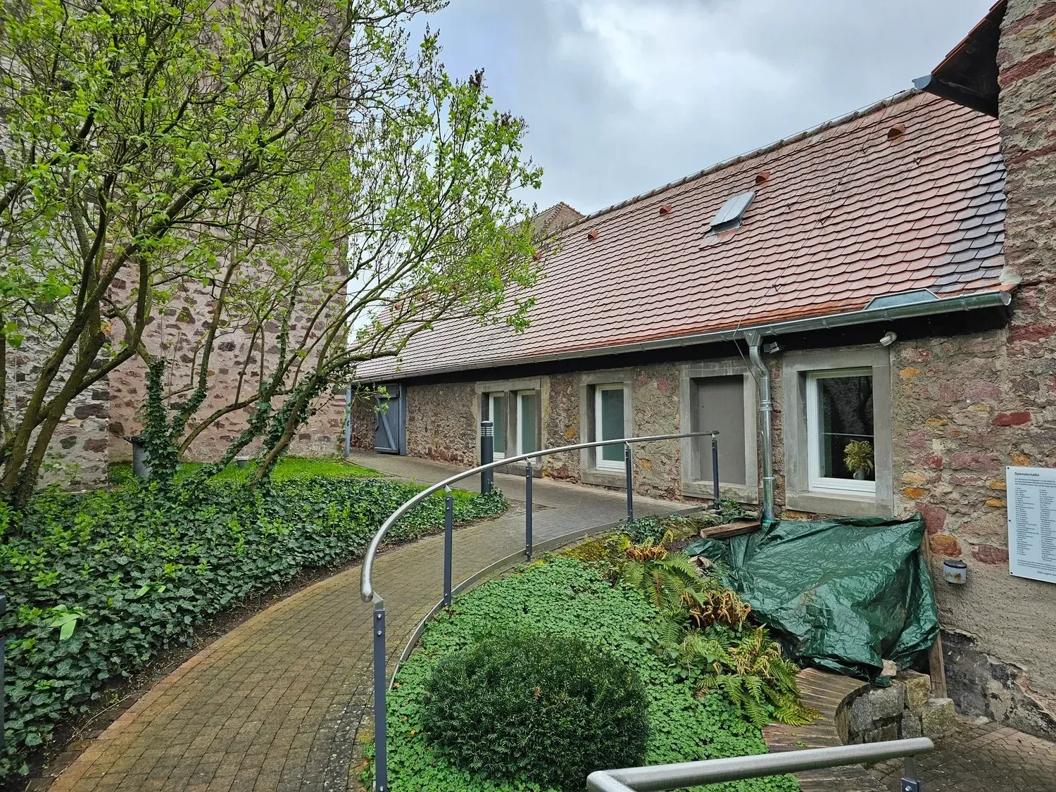 Frisch eingedecktes Steildach eines Wohnhauses in Darmstadt